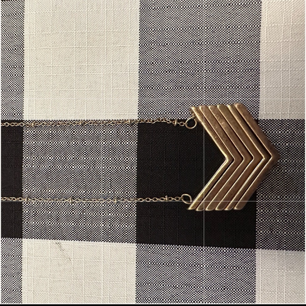 Francesca's Collections Elegant Gold Necklace